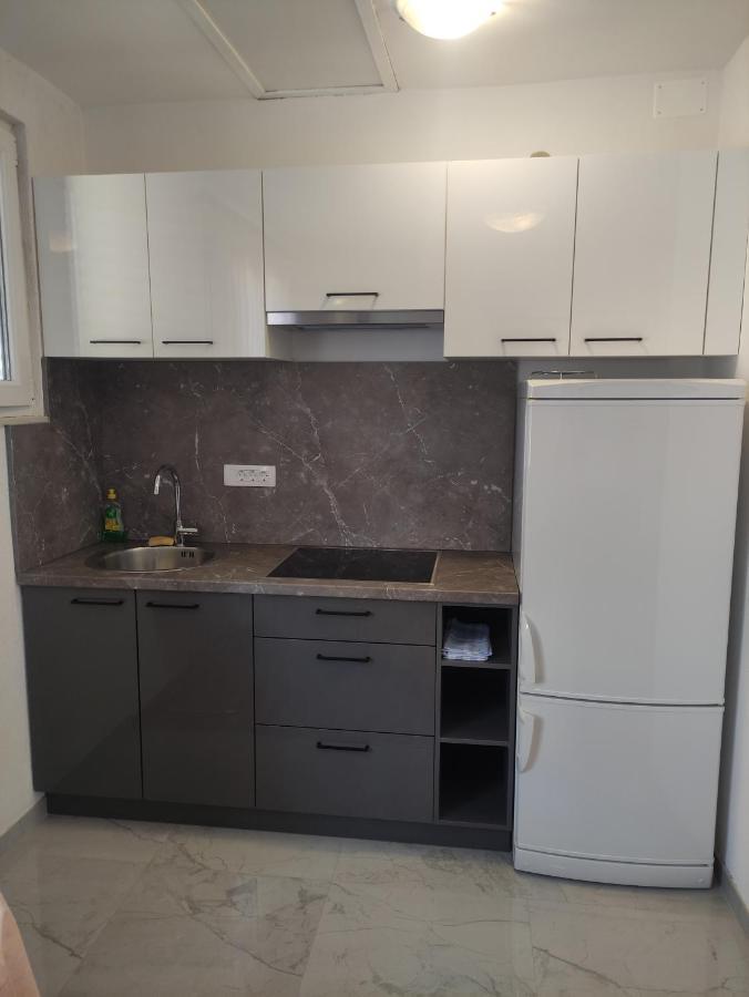 Apartman Budimir1 เซรส ภายนอก รูปภาพ